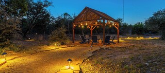 Creator Cabin, Contemporary Getaway With Sauna