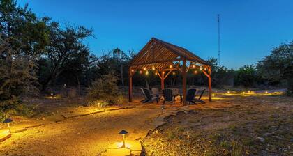 Creator Cabin, Contemporary Getaway With Sauna