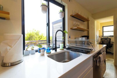 Creator Cabin, Contemporary Getaway With Sauna