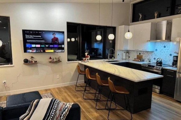 Frigorifero, microonde, forno, piano cottura