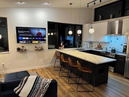 The Green House - Luxury Apartment in the Tennyson Street Area