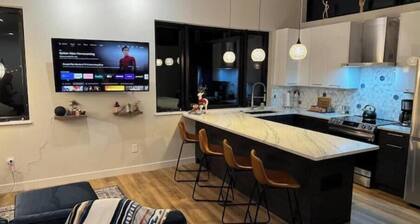 The Green House - Luxury Apartment in the Tennyson Street Area