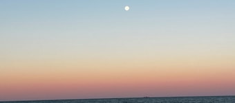 The Pelican Cove- <4 min walk to Cocoa Beach