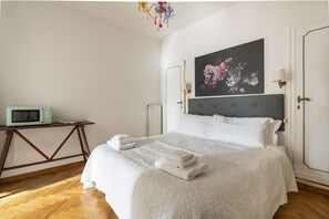 Iron/ironing board, free WiFi, bed sheets