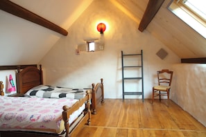3 bedrooms, travel crib, bed sheets - The house of happiness (Val-Mont)