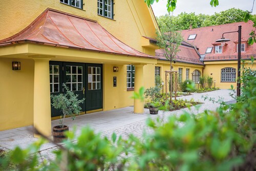 Gutshotel Menterschwaige – Heritage Boutique Hotel with Timeless Elegance