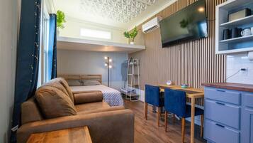 1 bedroom, desk, iron/ironing board, free WiFi