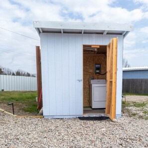 المنطقة المحيطة بالمنشأة