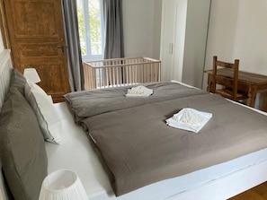 4 chambres, fer et planche à repasser, Wi-Fi, draps fournis