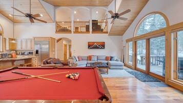 Talo (4 Bedrooms) | Sisätilat