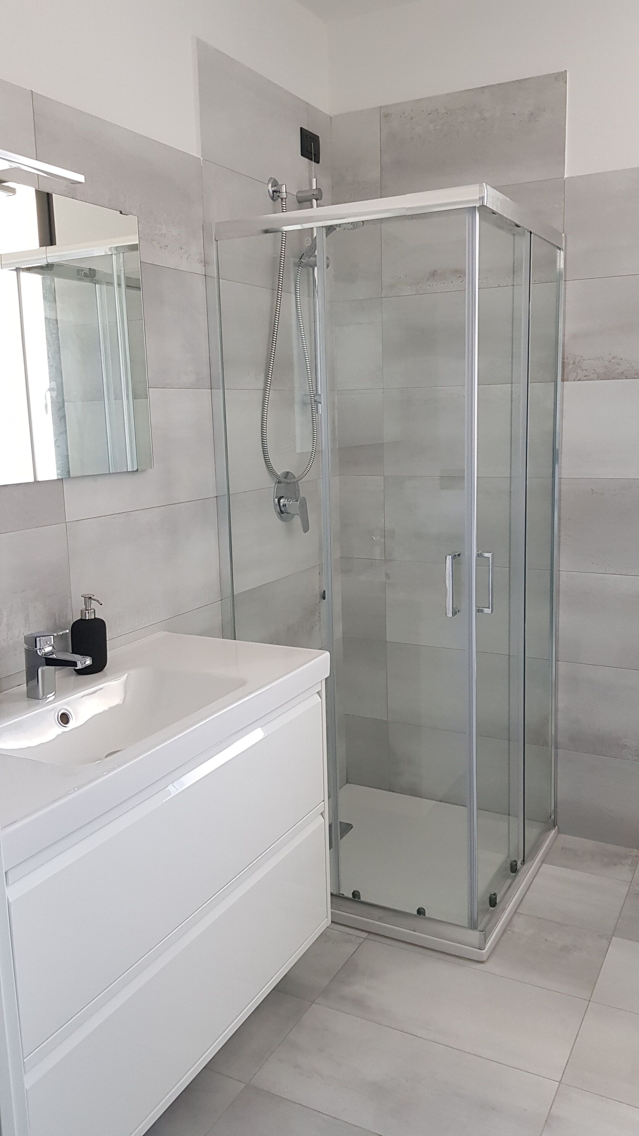 Doccia, asciugacapelli, bidet, asciugamani