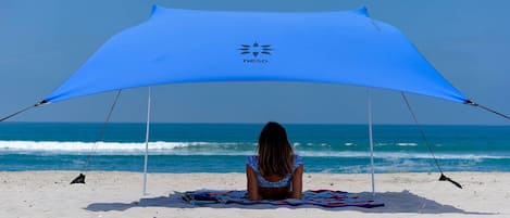 كراسي للتشمس، مناشف للشاطئ