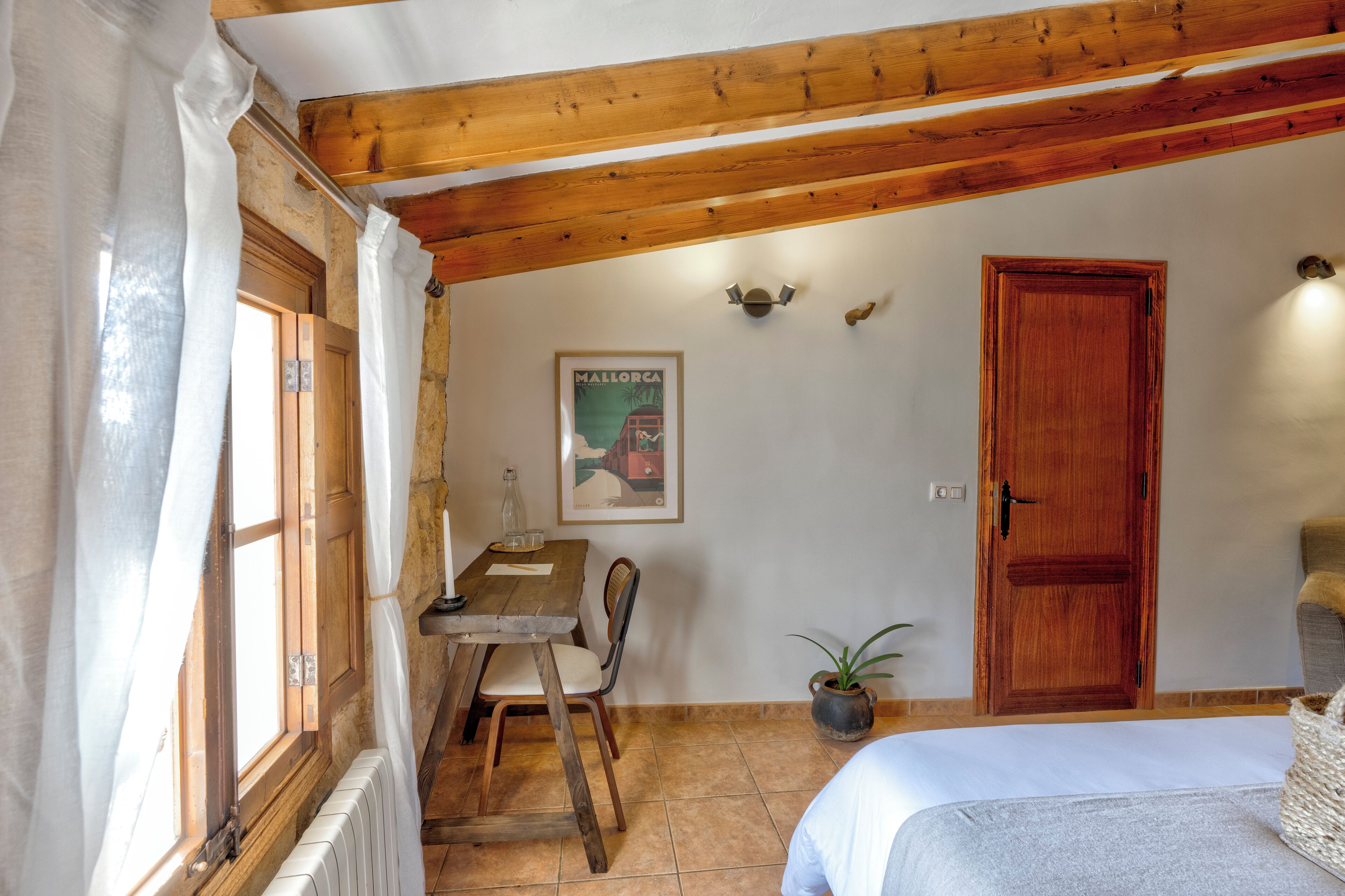 Classic-Doppelzimmer, Gartenblick | Zimmersafe, Schreibtisch, laptopgeeigneter Arbeitsplatz