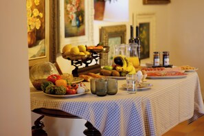 Free daily buffet breakfast - Finca Son Pieras (Llucmajor)