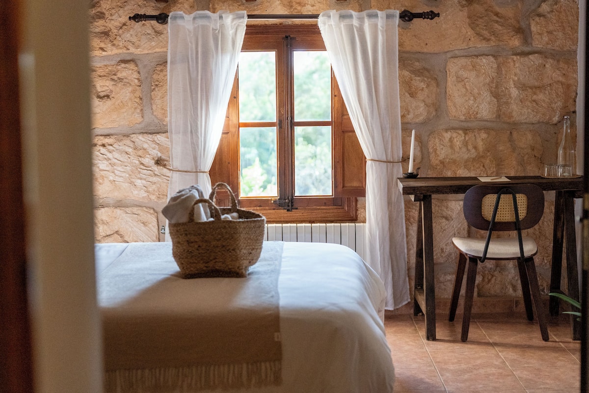 Classic Double Room, Garden View | In-room safe, desk, laptop workspace, free cots/infant beds