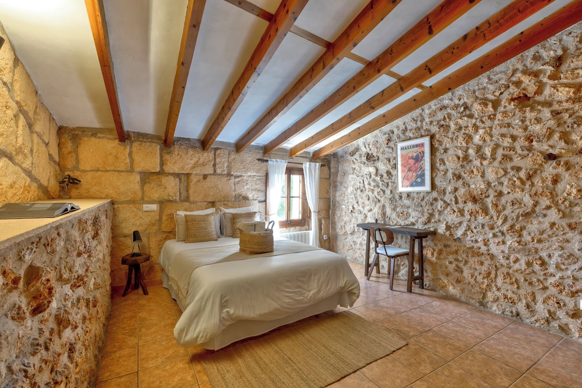 Classic Double Room, Garden View | In-room safe, desk, laptop workspace, free cots/infant beds