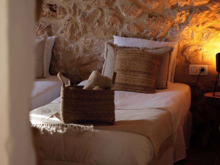 Caja de seguridad en la habitación y escritorio