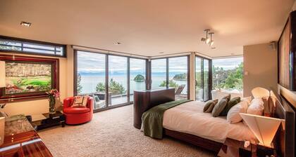 Oceanview Penthouse Suite & Beach Access