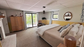 5 bedrooms, iron/ironing board, free WiFi, bed sheets