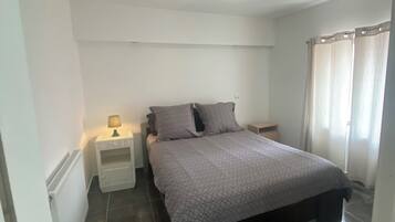 2 slaapkamers, een strijkplank/strijkijzer, wifi, beddengoed