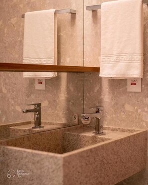 舒適公寓, 露台, 海灘景 | 浴室