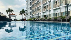 Outdoor pool - Enjoy stunning views, modern comforts, and relaxing atmosphere. (Pasay)