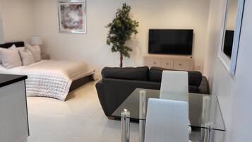 1 chambre, fer et planche Ă repasser, Wi-Fi, draps fournis