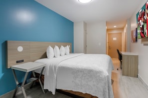Standard Room, 1 King Bed (Smoke Free) | 1 bedroom, desk, laptop workspace, blackout drapes