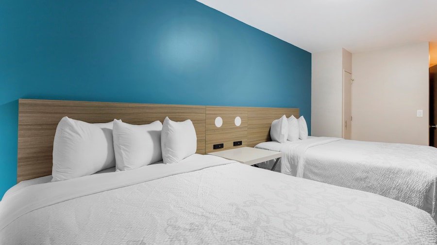 Red Roof PLUS+ Brooklyn - Flatbush Ave