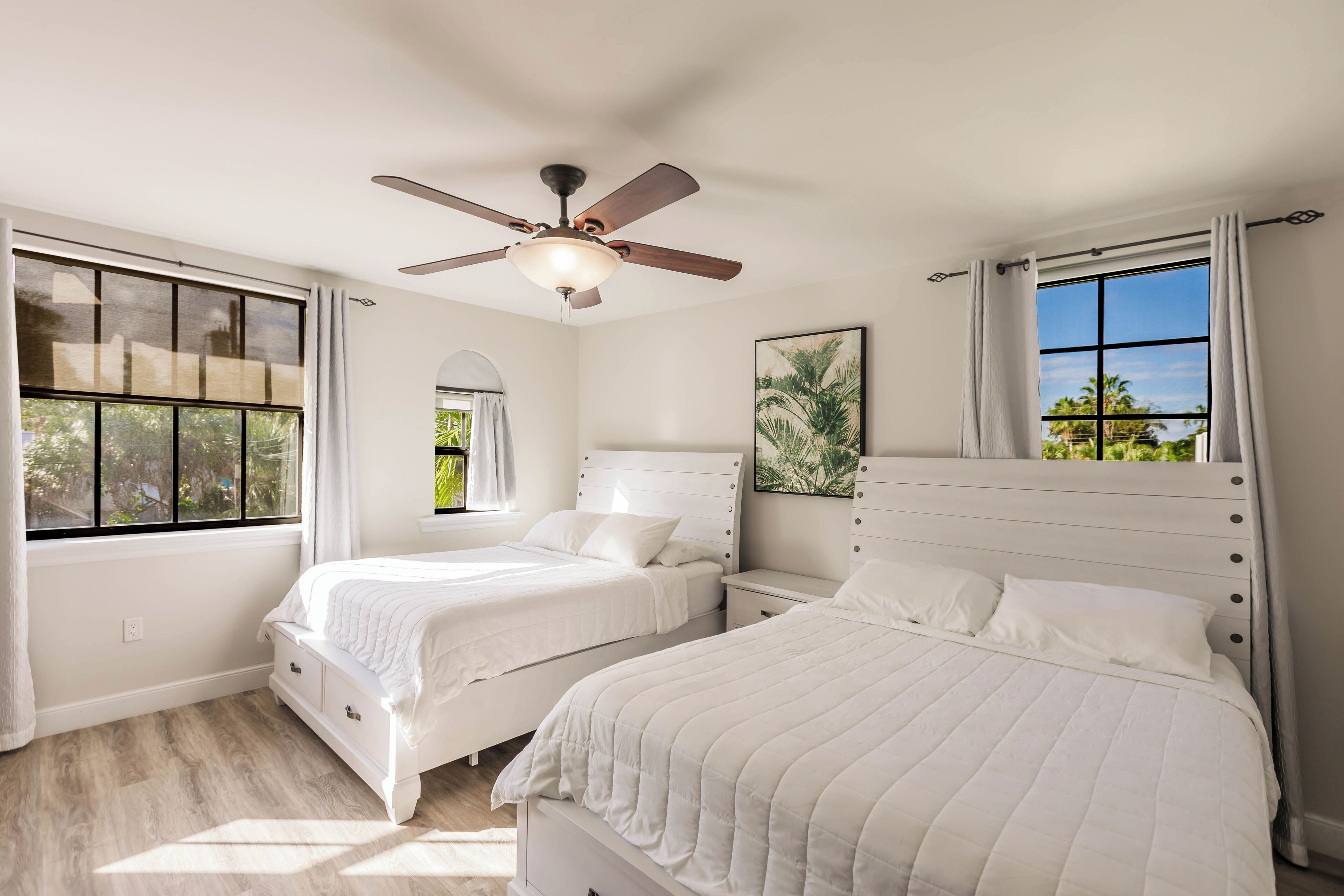 4 bedrooms, iron/ironing board, WiFi, bed sheets