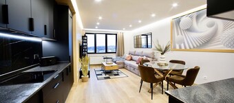 Lucus Skyline by Lugo Collection