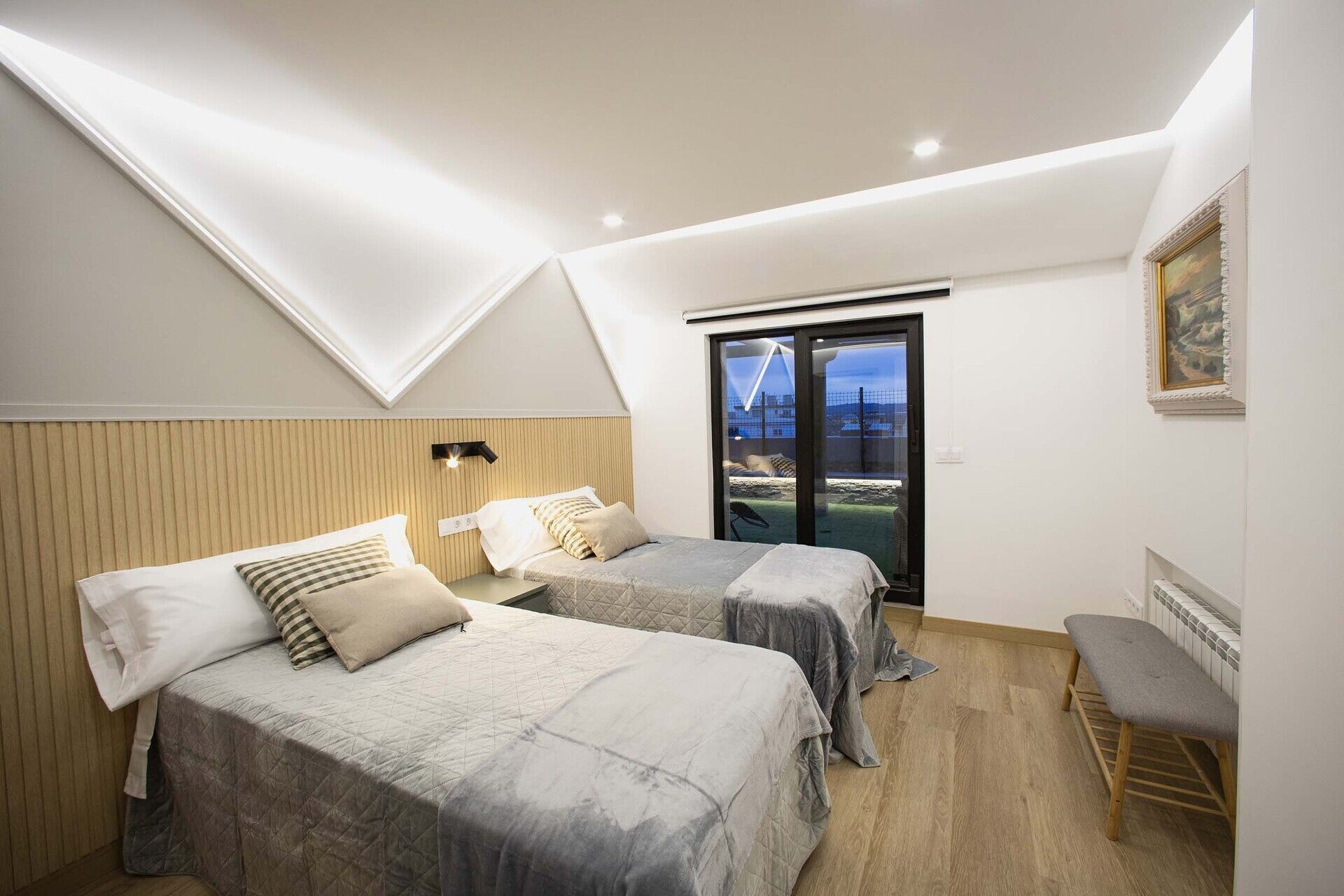 2 chambres, fer et planche à repasser