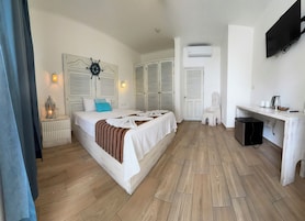 In-room safe, laptop workspace, free WiFi