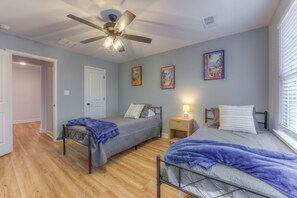 3 chambres, fer et planche à repasser, Wi-Fi, draps fournis
