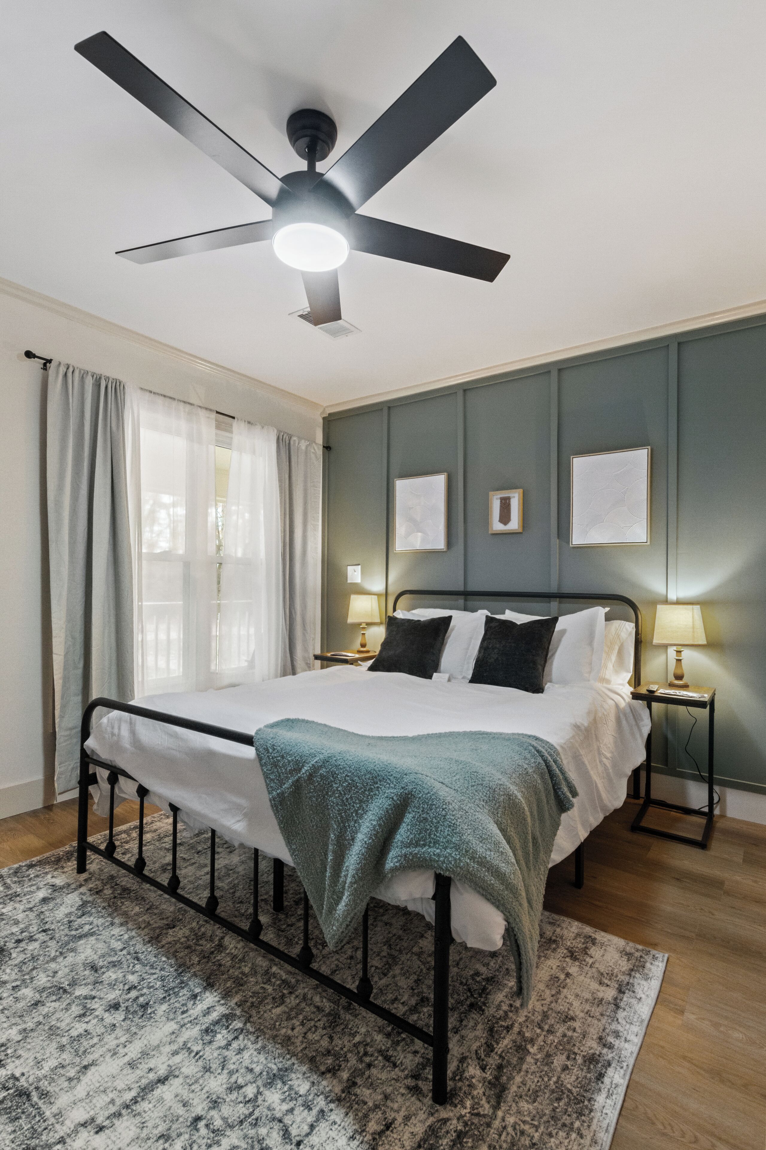 4 多间卧室、熨斗/熨衣板、旅行婴儿床、收费 WiFi