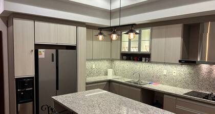 Entire - Renovated Colonial Home in Asuncion