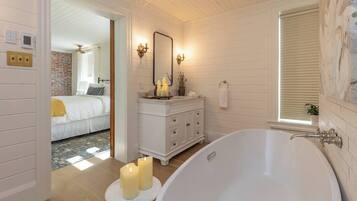 Toallas, jabón y papel higiénico