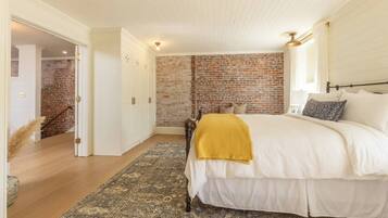 1 dormitorio, tabla de planchar con plancha, wifi y ropa de cama