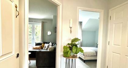 Modern 2 bed Netflix and free parking
Telford Gem