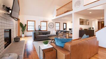 Smart TV, fireplace, computer monitors