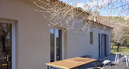 Recent house in a tourist village 20 minutes from the beach