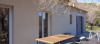 Recent house in a tourist village 20 minutes from the beach