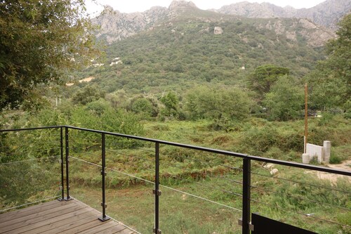 Recent 90 m2 house in a tourist village 20 minutes from the beach