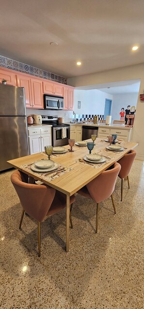 Microonde, forno, piano cottura, lavastoviglie