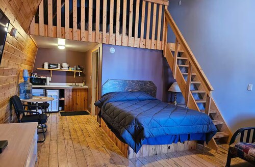 Barn In The Bush - Room 6, King, queen & futon