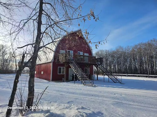 Barn In The Bush - Room 3 Lower level 2 queen beds