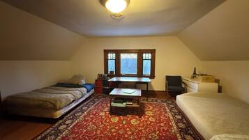 6 bedrooms, iron/ironing board, bed sheets