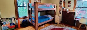 6 bedrooms, iron/ironing board, bed sheets