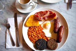 Desayuno buffet (con cargo) los fines de semana