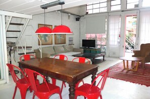 Comfort-huoneisto, patio, näköala puutarhaan | Oleskelualue